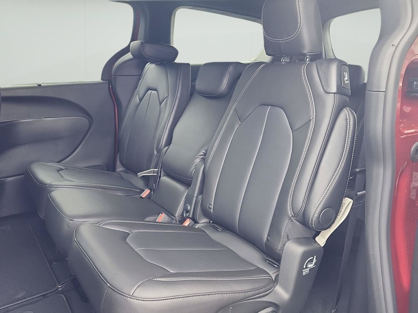 2026 Chrysler Pacifica Select - Photo 15
