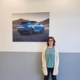 Staff member Lorinda Russup from ID_99247d