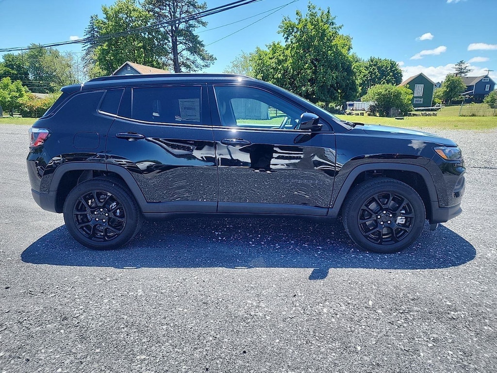 Used 2024 Jeep Compass Latitude SUV