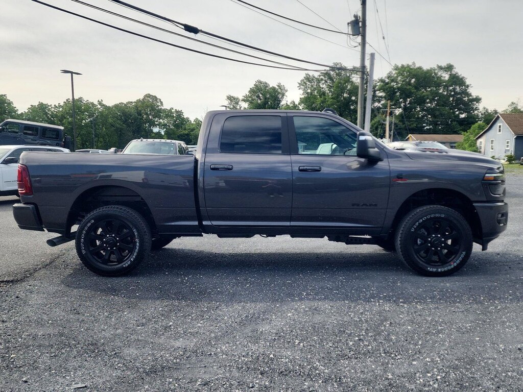 New 2026 Ram 3500 LARAMIE CREW CAB 4X4 6'4 BOX Pickup