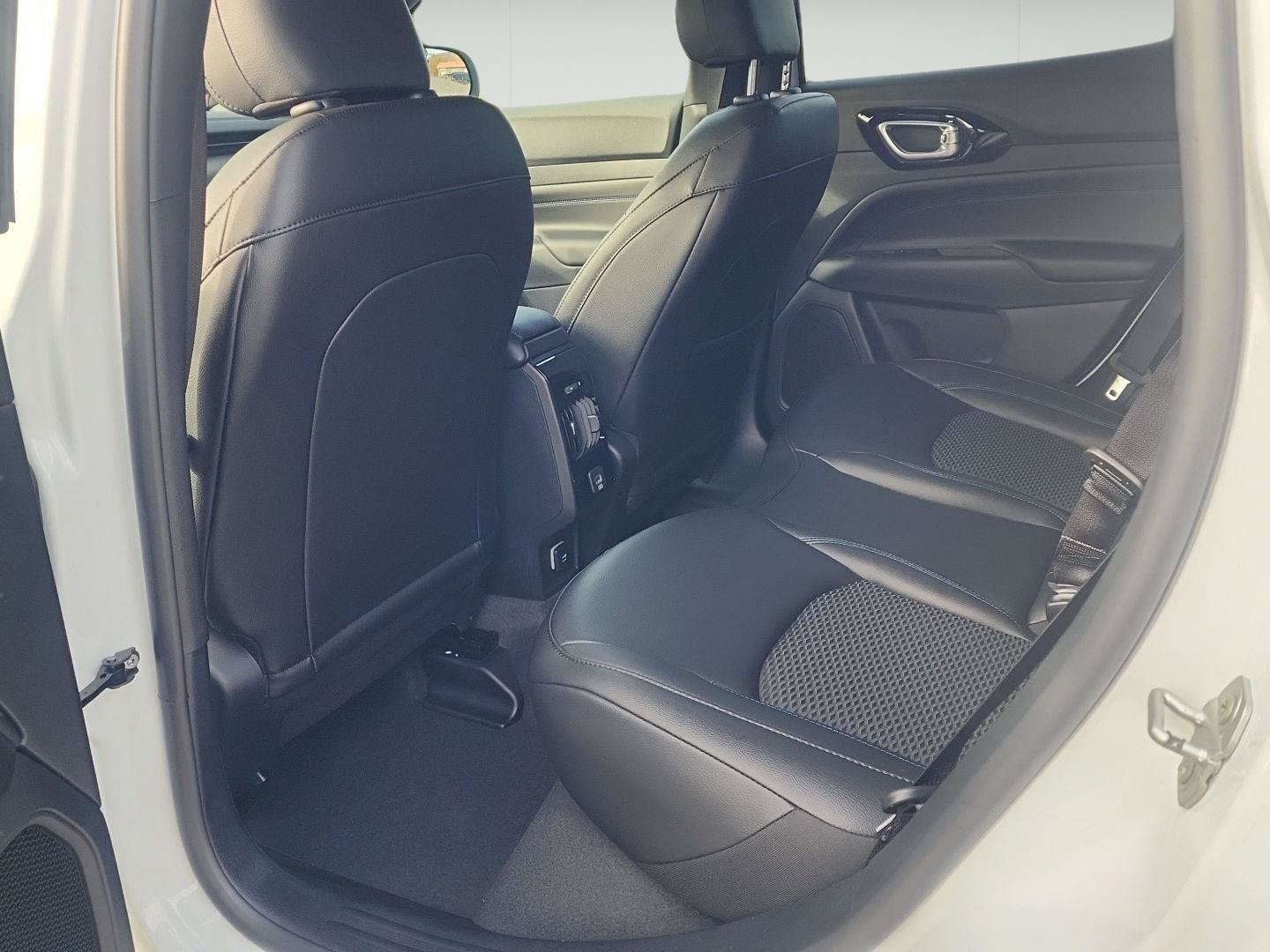 2026 Jeep Compass Latitude Altitude - Photo 13