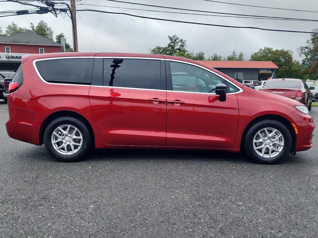 New 2026 Chrysler Pacifica SELECT Passenger Van