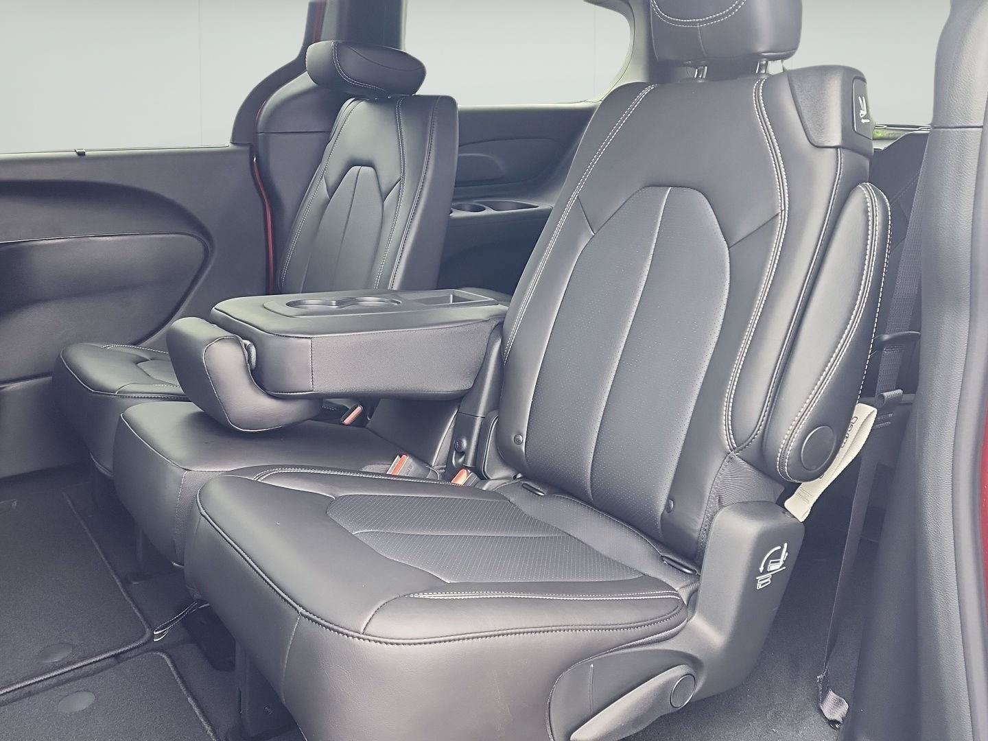 2026 Chrysler Pacifica Select - Photo 14