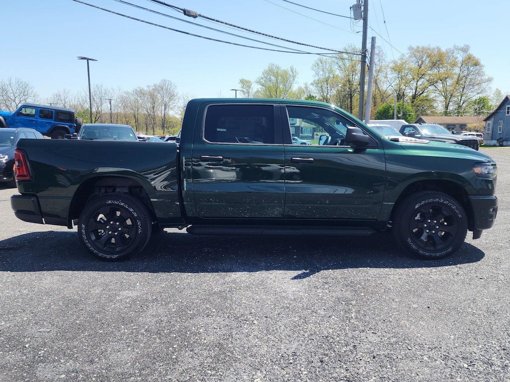 New 2026 Ram 1500 EXPRESS CREW CAB 4X4 5'7 BOX Pickup