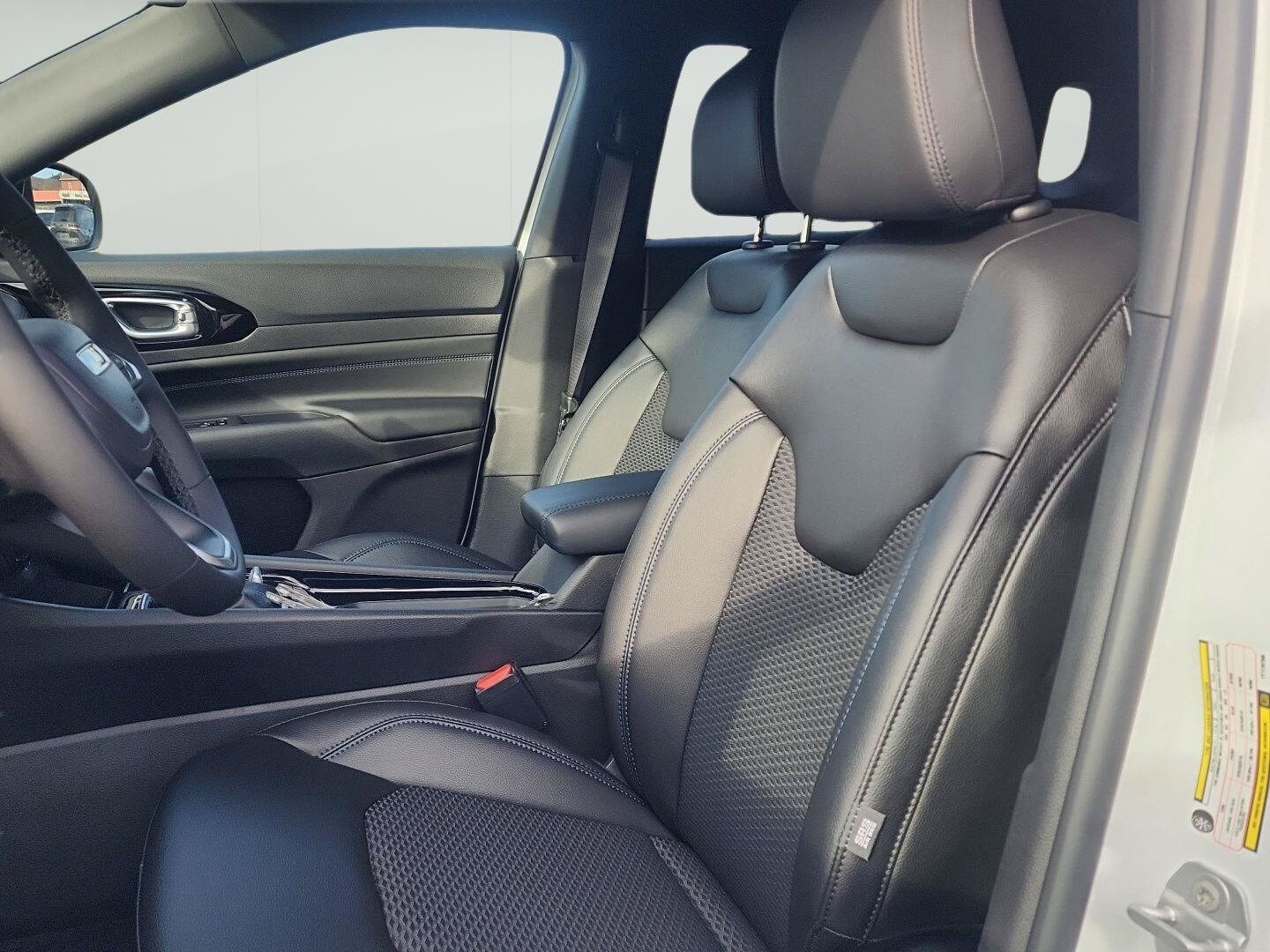 2026 Jeep Compass Latitude Altitude - Photo 12
