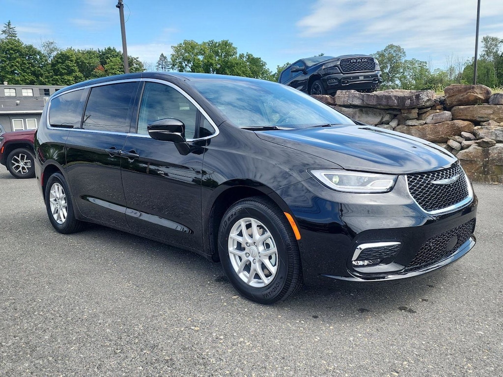 New 2026 Chrysler Pacifica SELECT Passenger Van