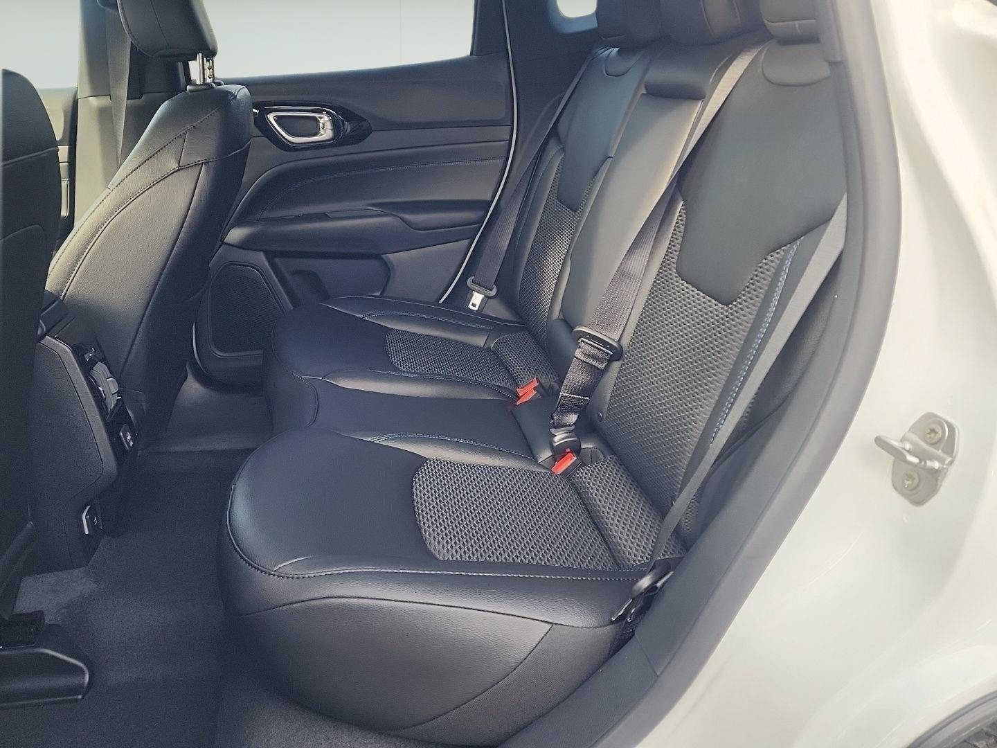 2026 Jeep Compass Latitude Altitude - Photo 14