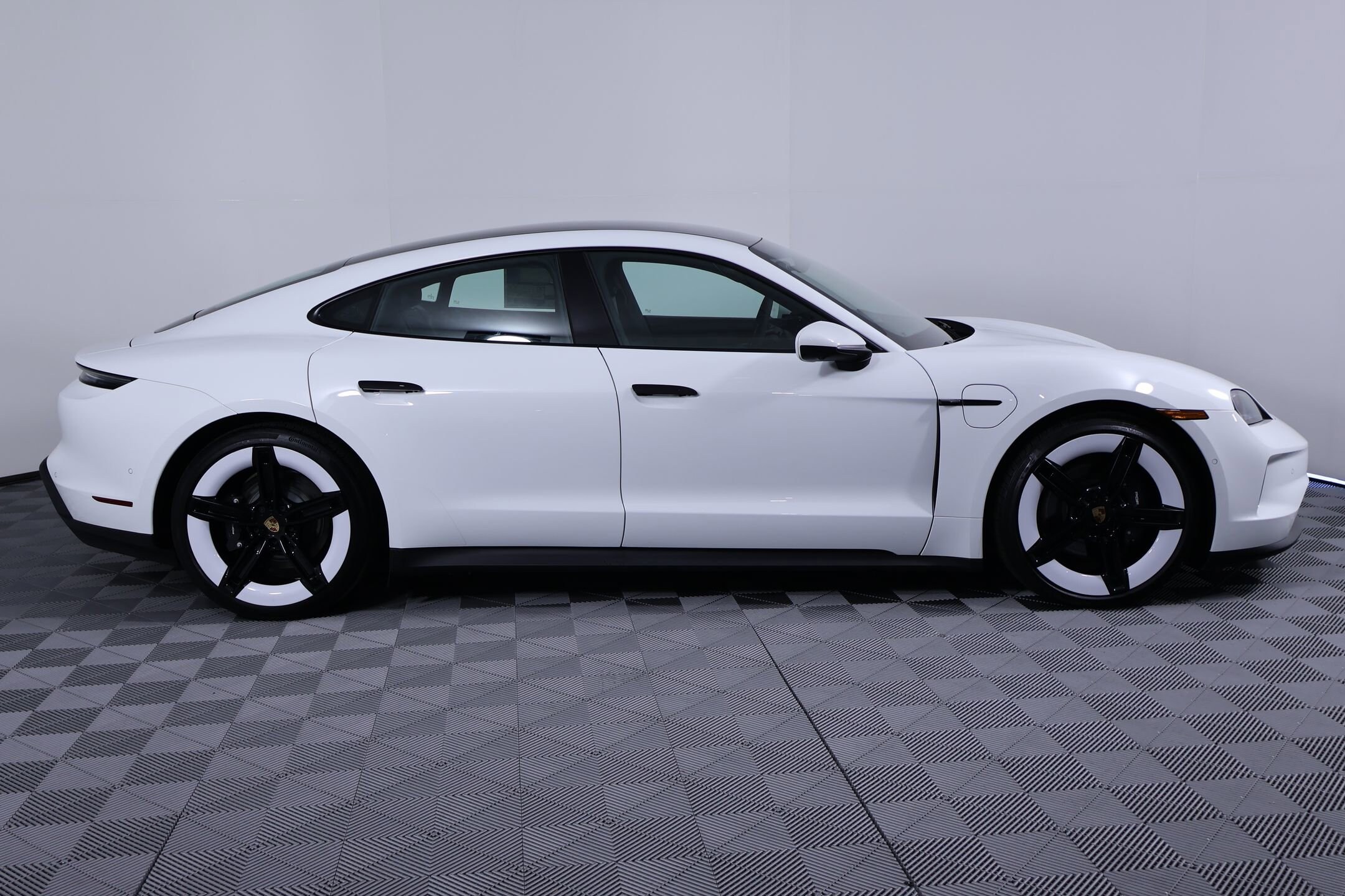 2025 Porsche Taycan Base - Photo 8