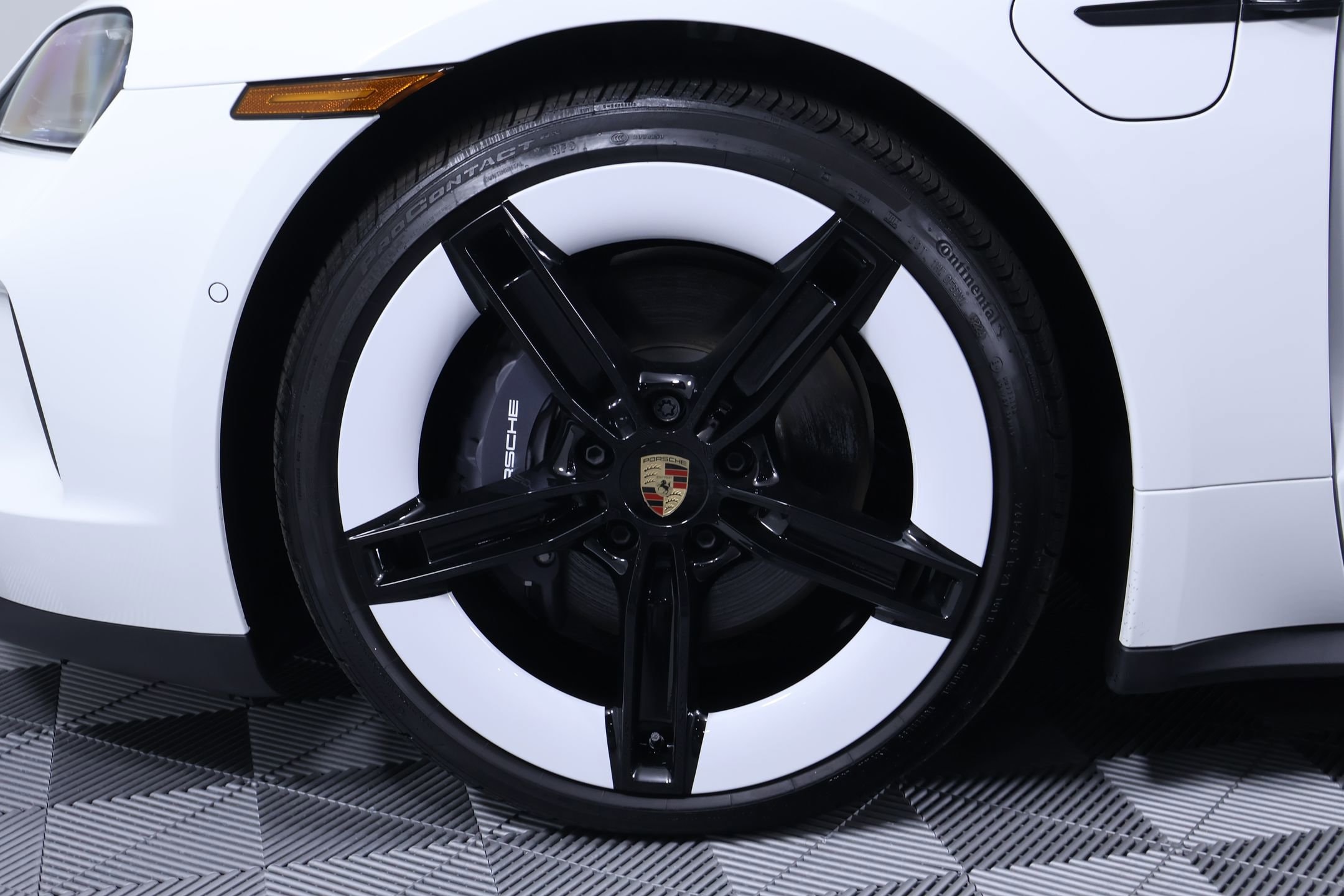 2025 Porsche Taycan Base - Photo 13