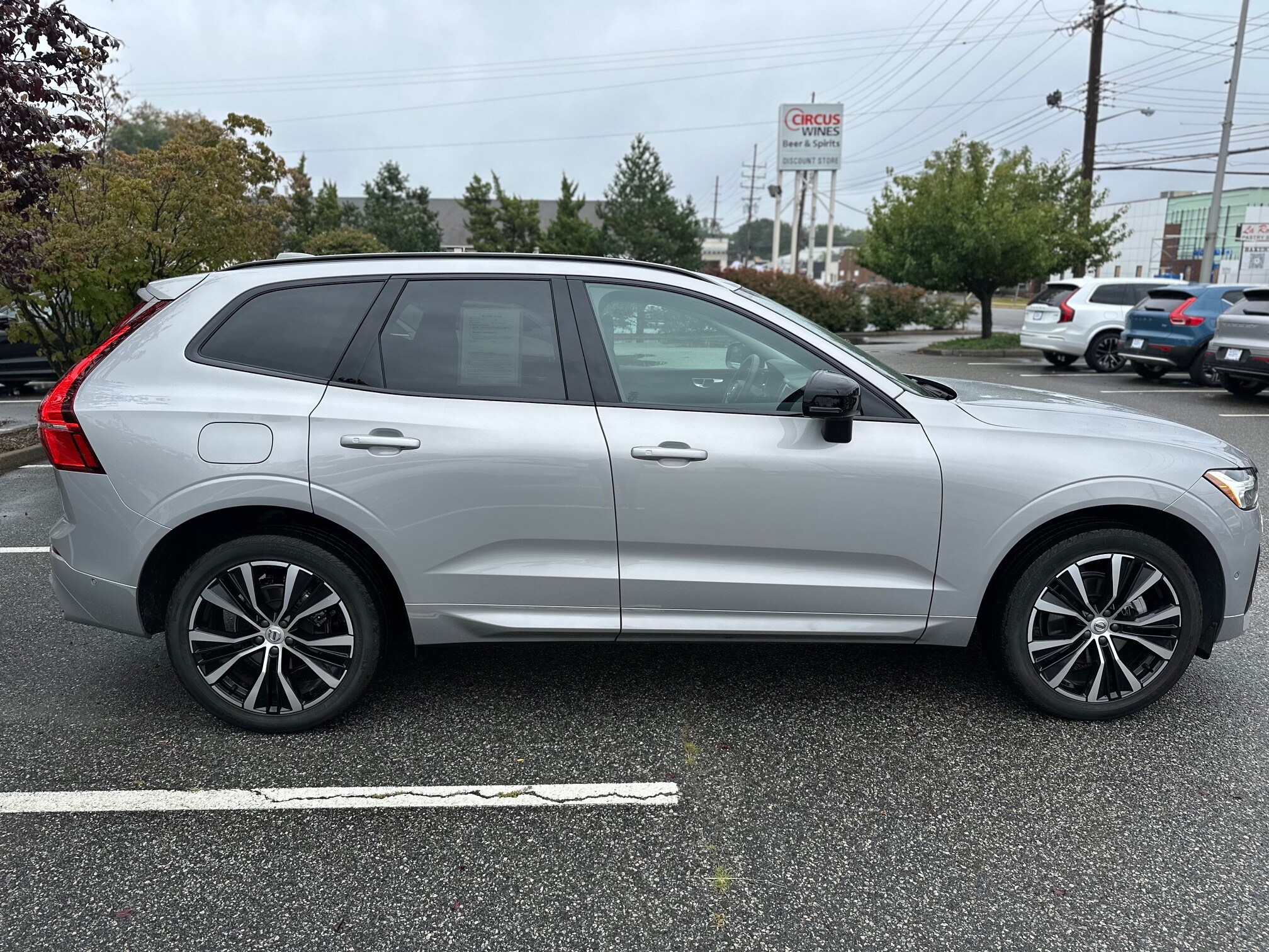 2023 Volvo XC60 B5 Plus photo 3