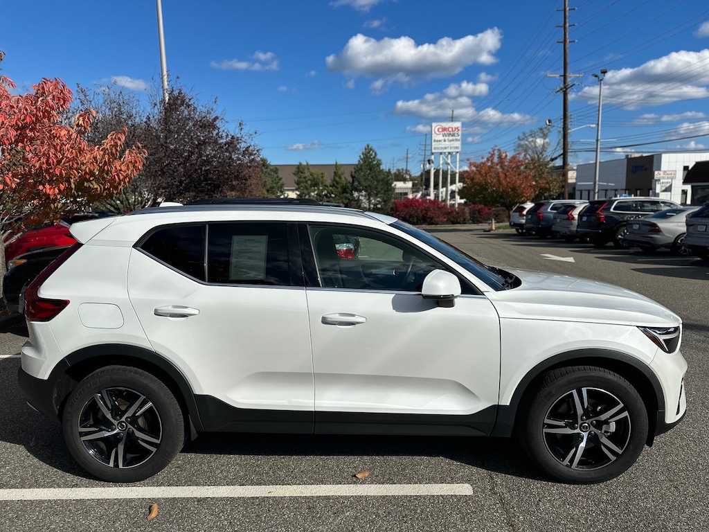 Certified 2025 Volvo XC40 B5 Panoramic roof SUV