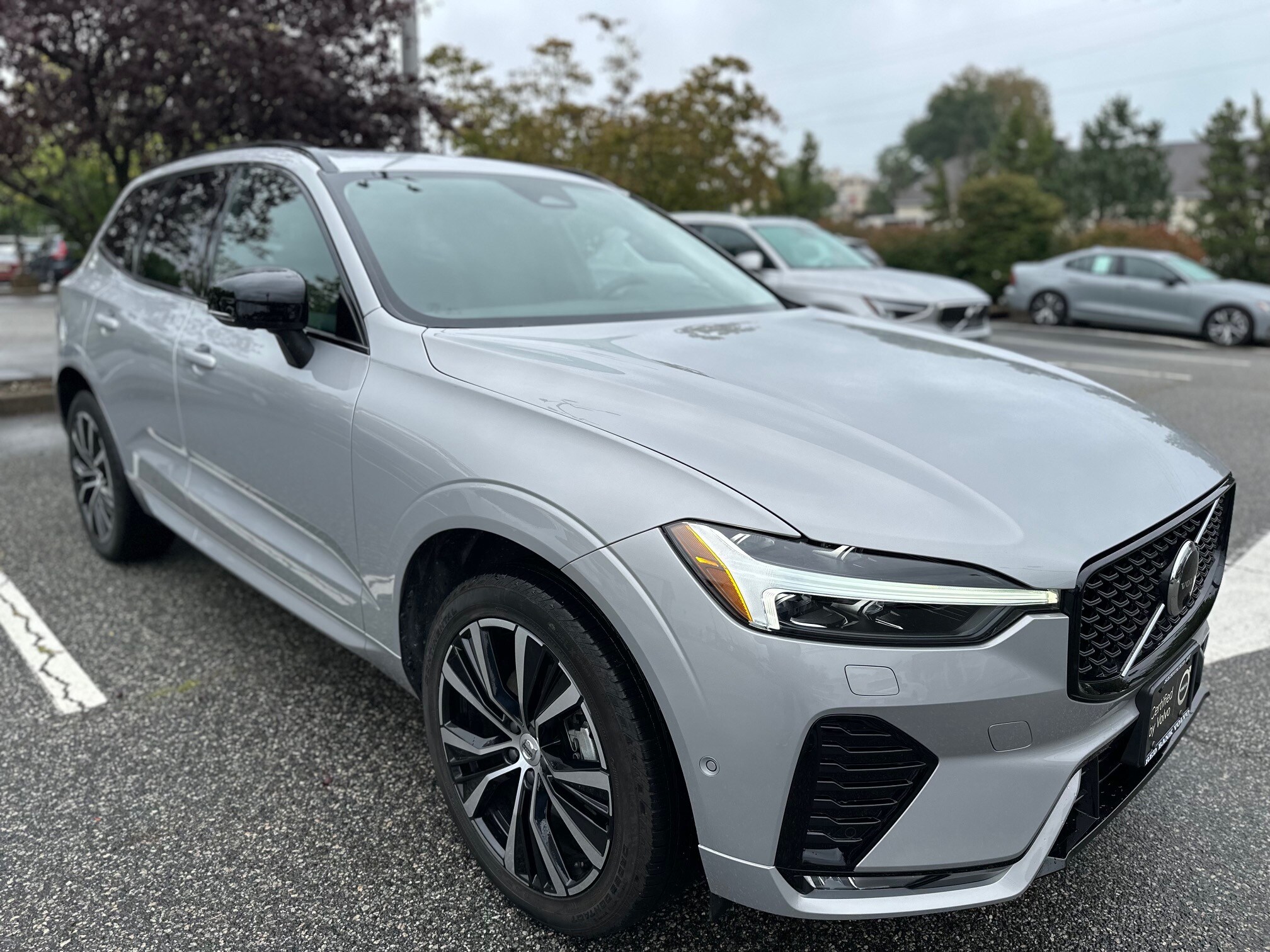 2023 Volvo XC60 B5 Plus photo 2