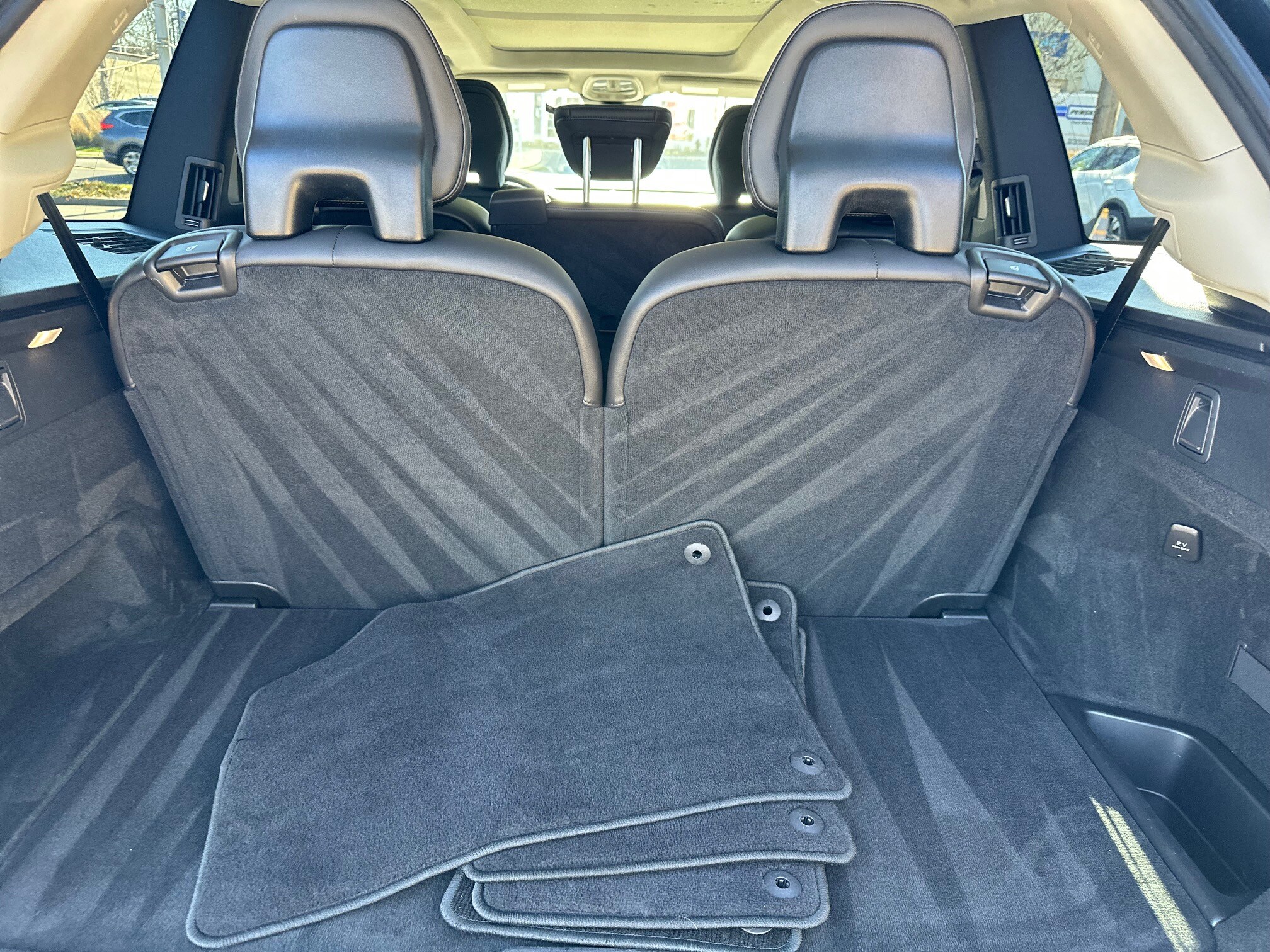 2025 Volvo XC90 B5 Core photo 4