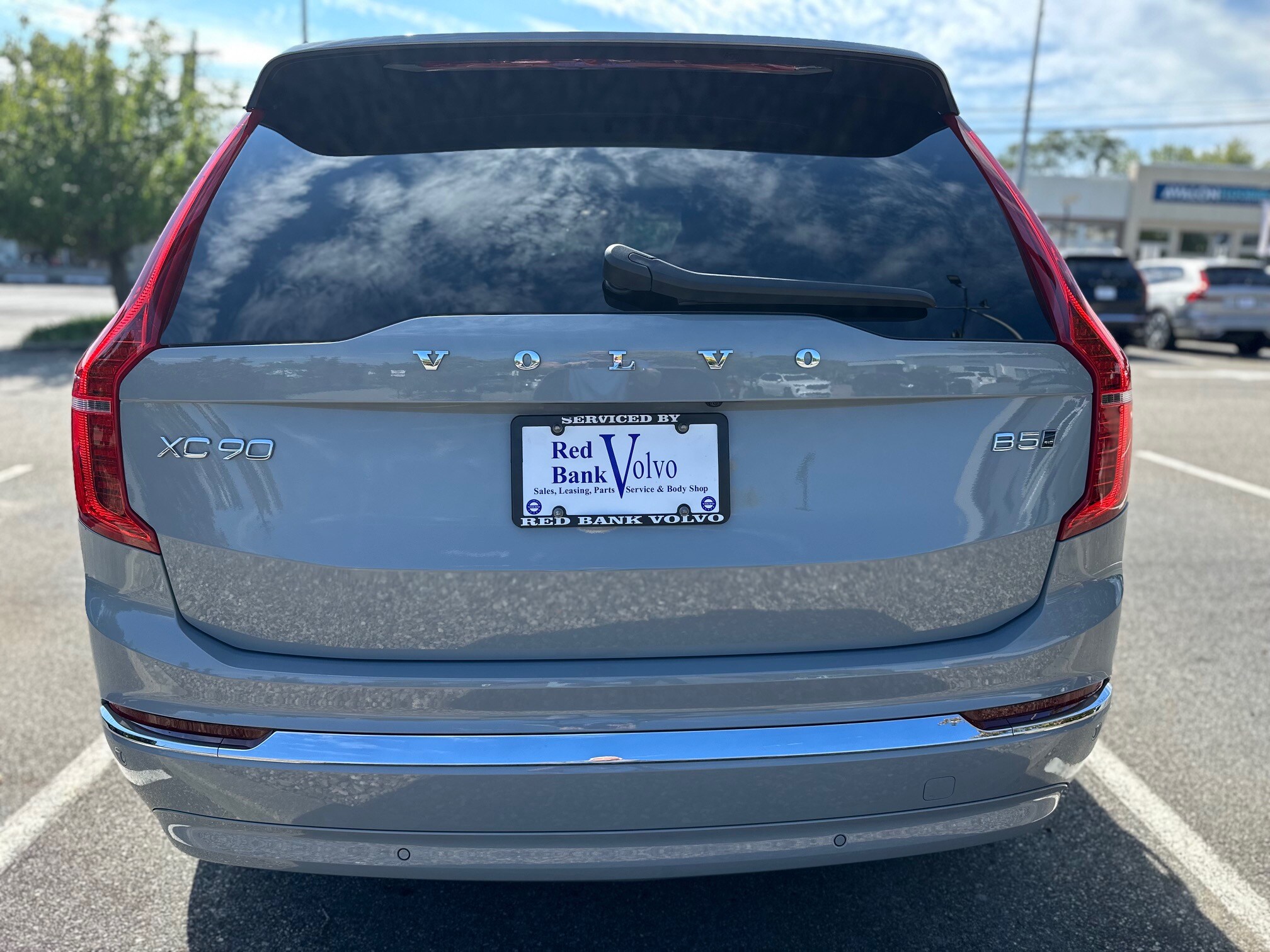 2025 Volvo XC90 B5 photo 2