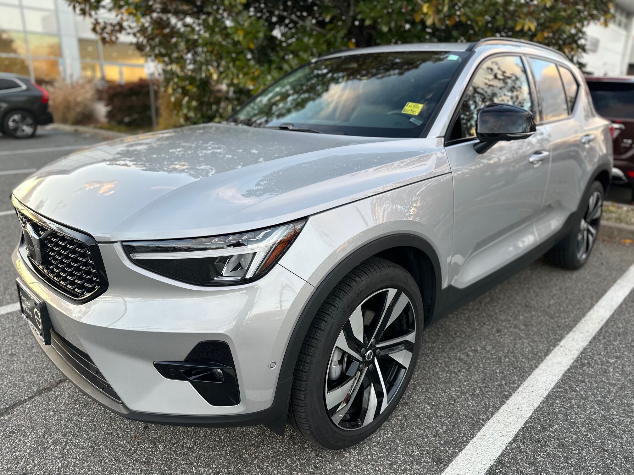 2025 Volvo XC40 Plus photo 2