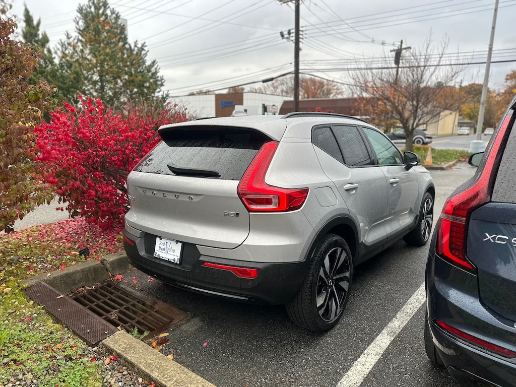 Certified 2025 Volvo XC40 B5 Plus Dark Theme SUV