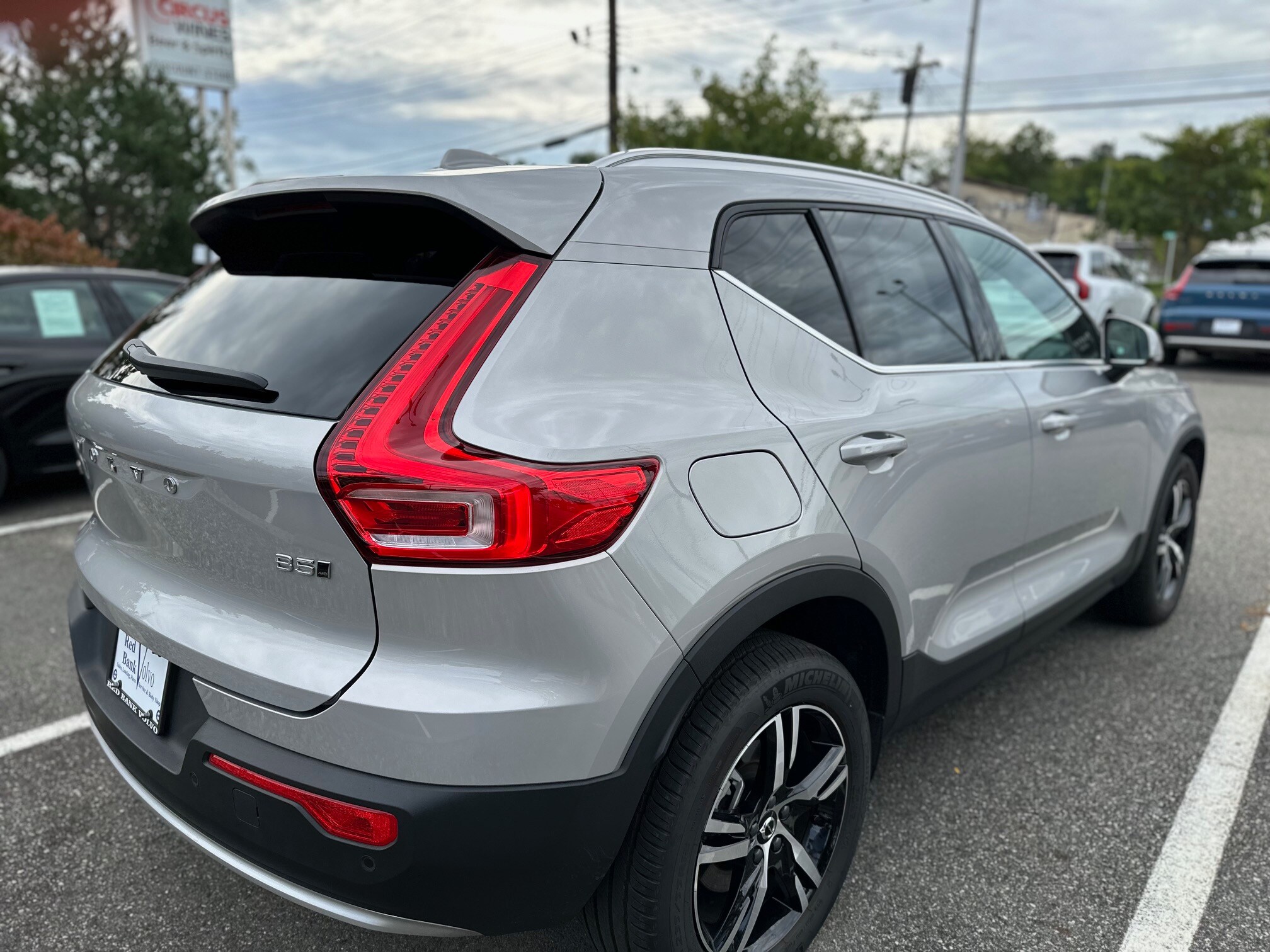2025 Volvo XC40 Core photo 4