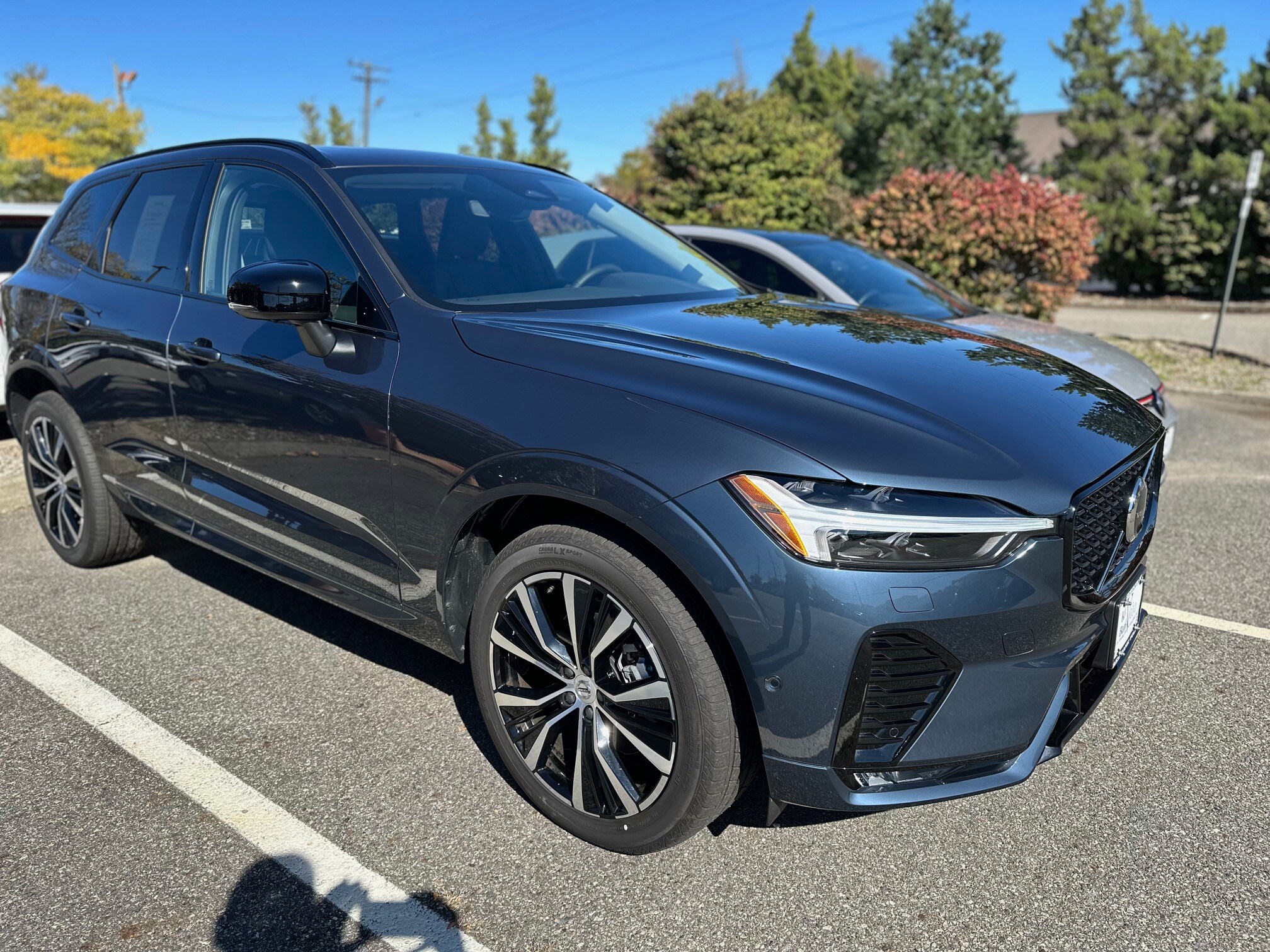 2025 Volvo XC60 B5 Plus photo 2