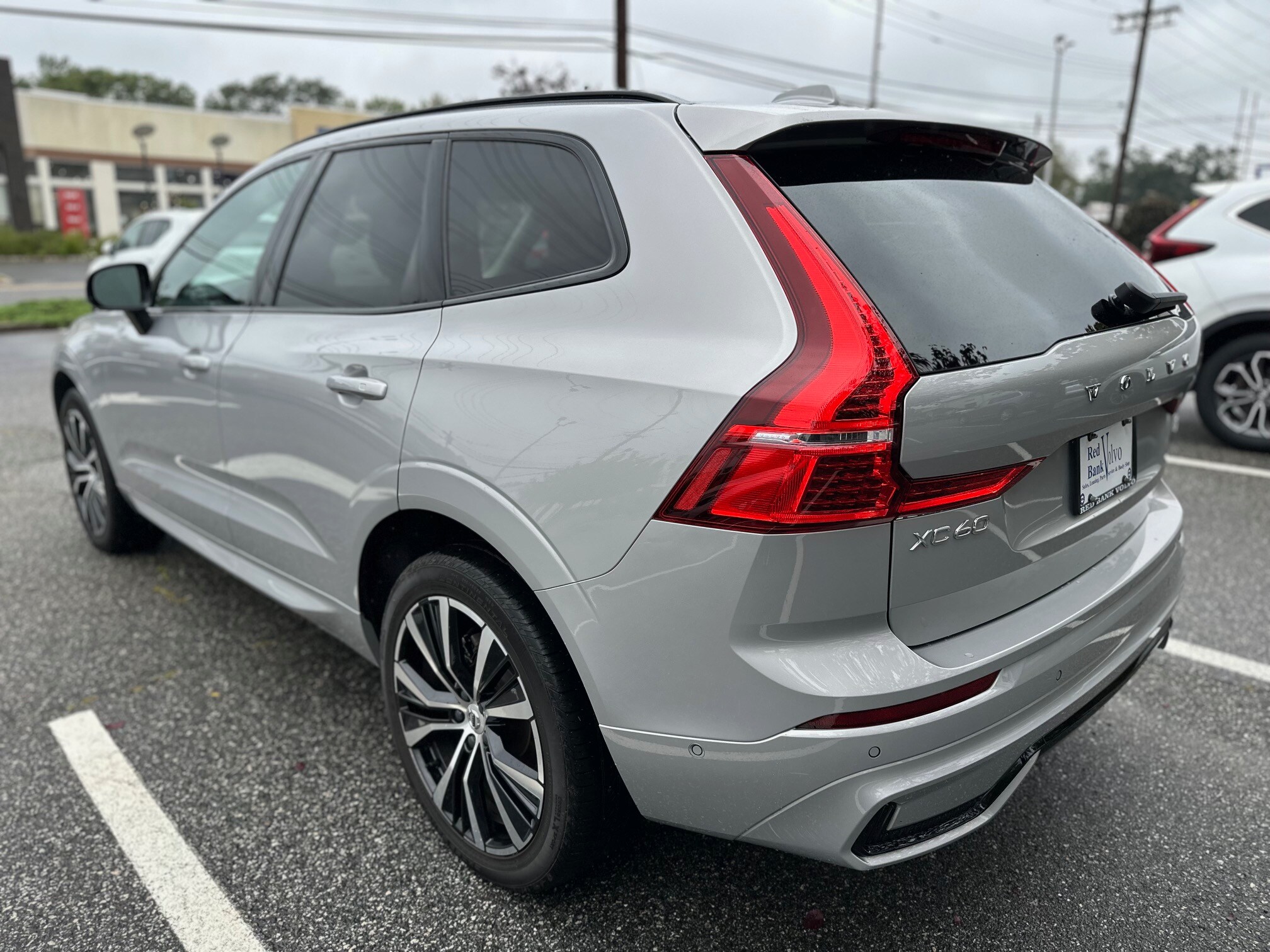 2023 Volvo XC60 B5 Plus photo 4