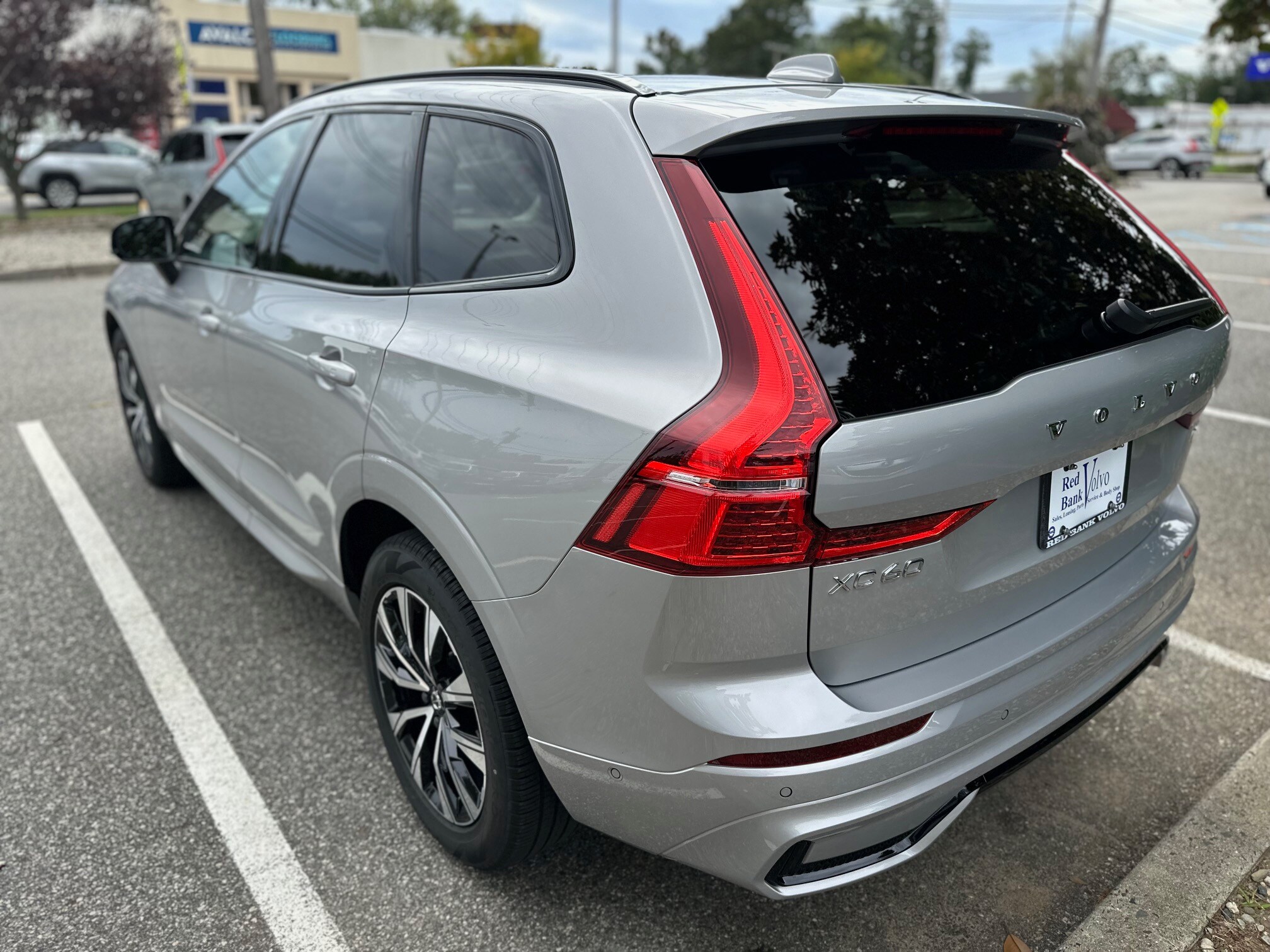 2025 Volvo XC60 B5 Plus photo 2