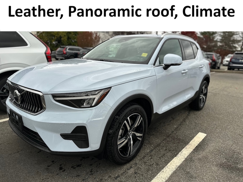 Used 2025 Volvo XC40 B5 Leather, Panoramic Roof, Climate package SUV