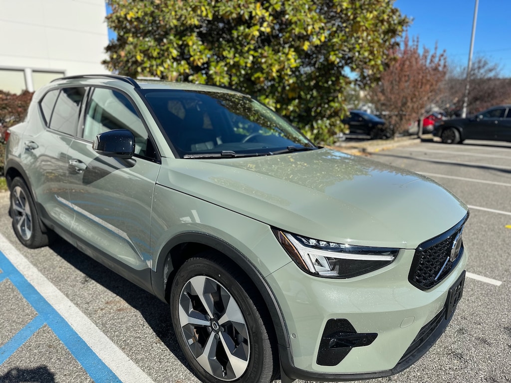Used 2023 Volvo XC40 B5 AWD Plus Dark SUV