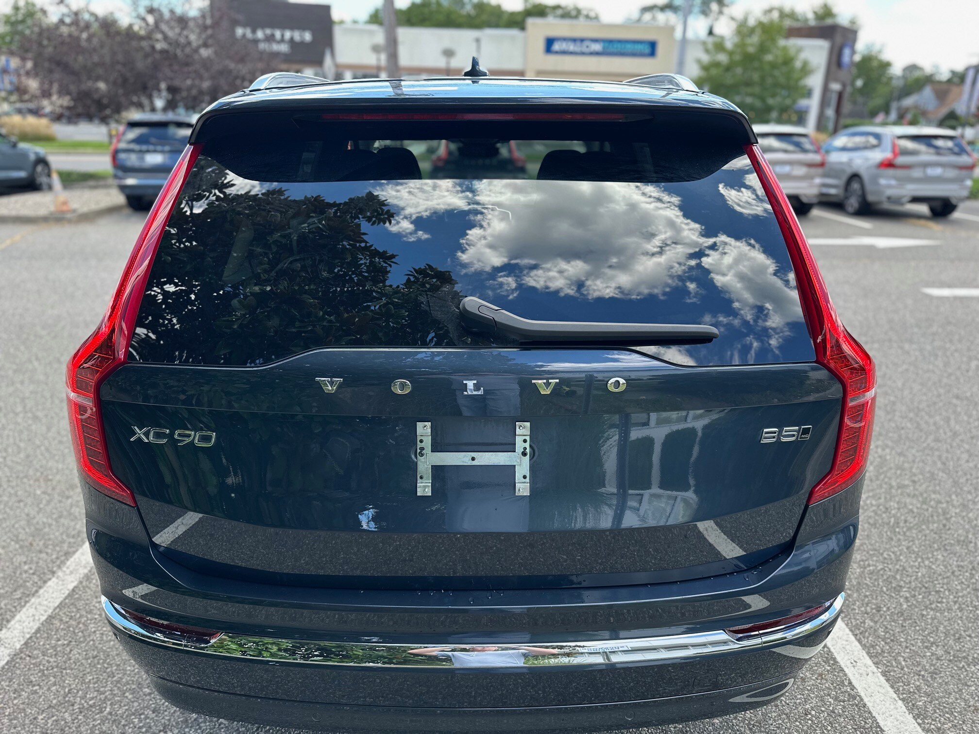 2025 Volvo XC90 B5 Core photo 3