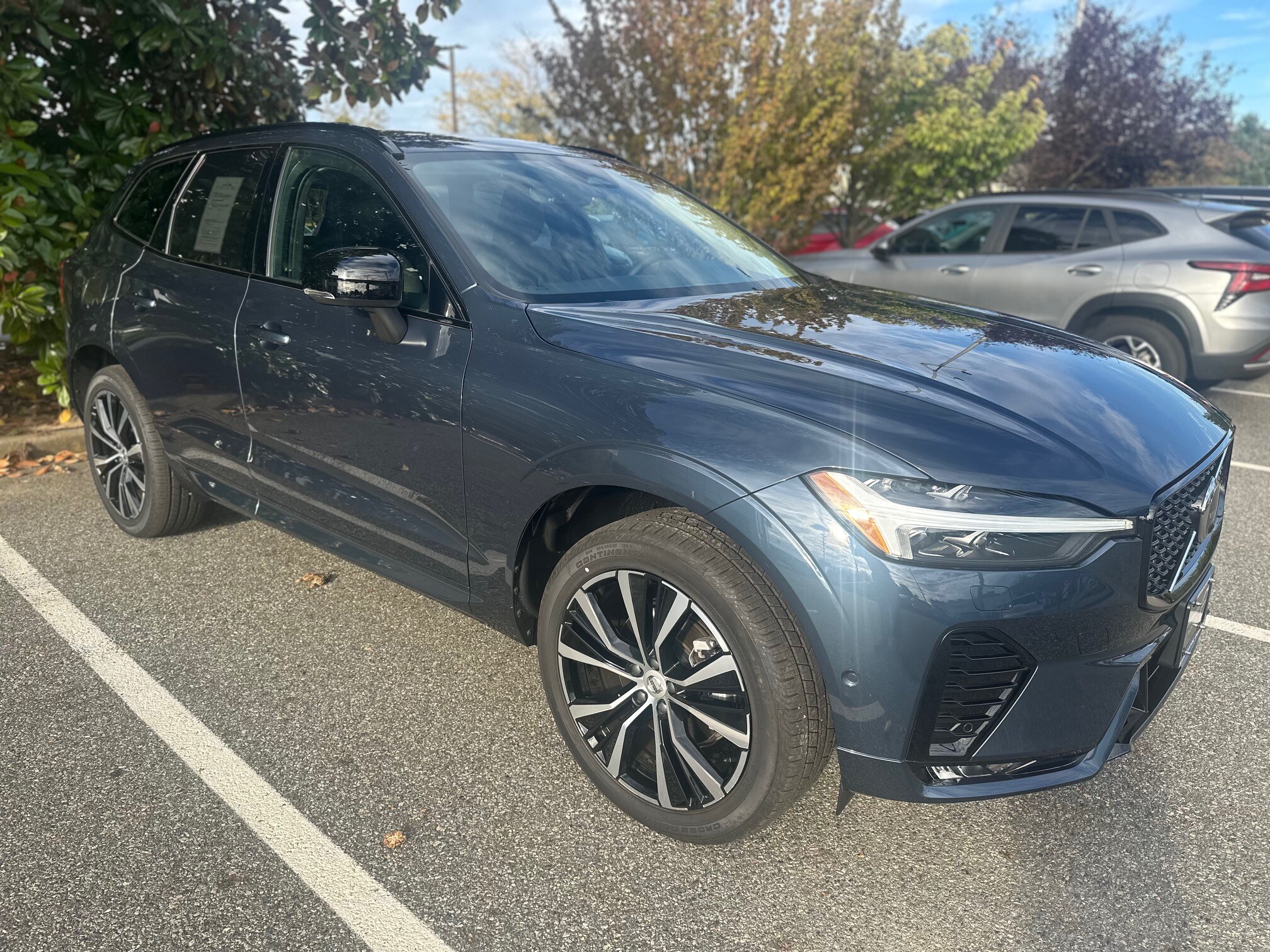 2025 Volvo XC60 B5 Plus photo 2