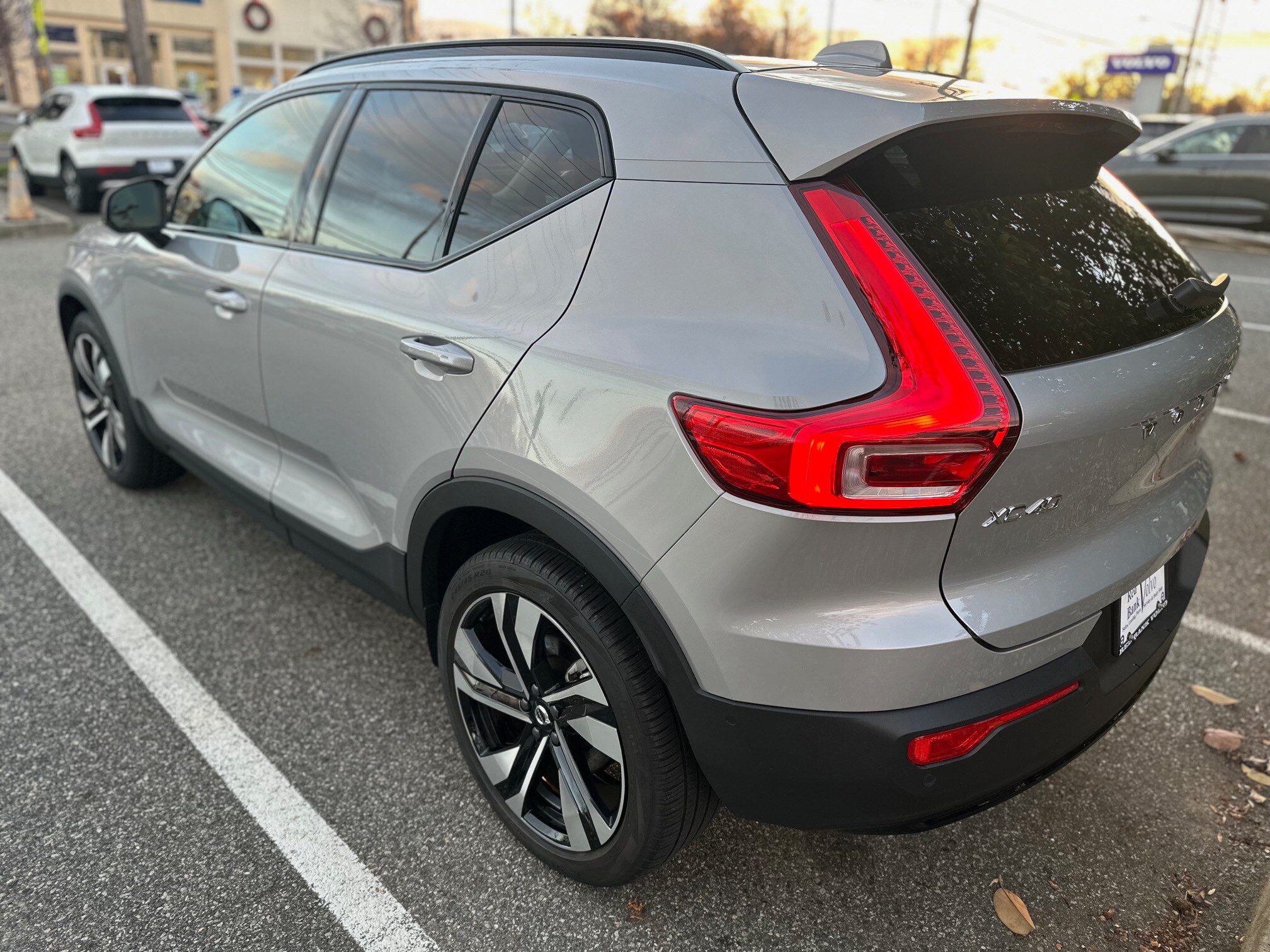 2025 Volvo XC40 Plus photo 4