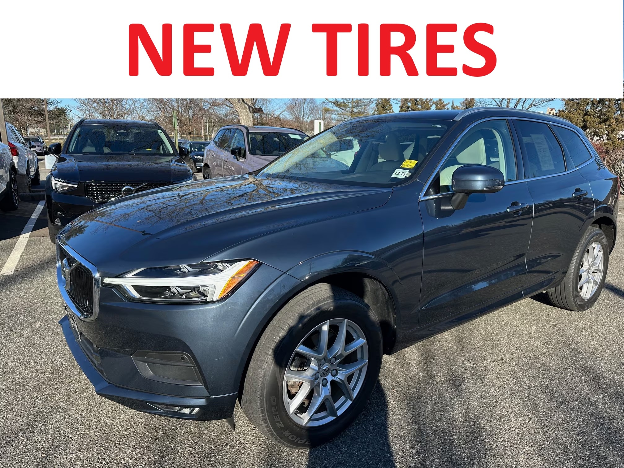 2021 Volvo XC60 Momentum's photo