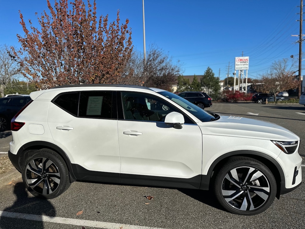 Certified 2025 Volvo XC40 B5 Plus Bright Theme SUV