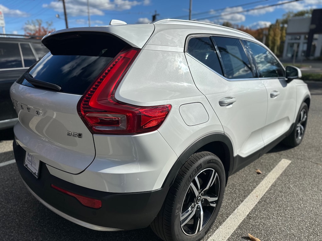 Certified 2025 Volvo XC40 B5 Panoramic roof SUV