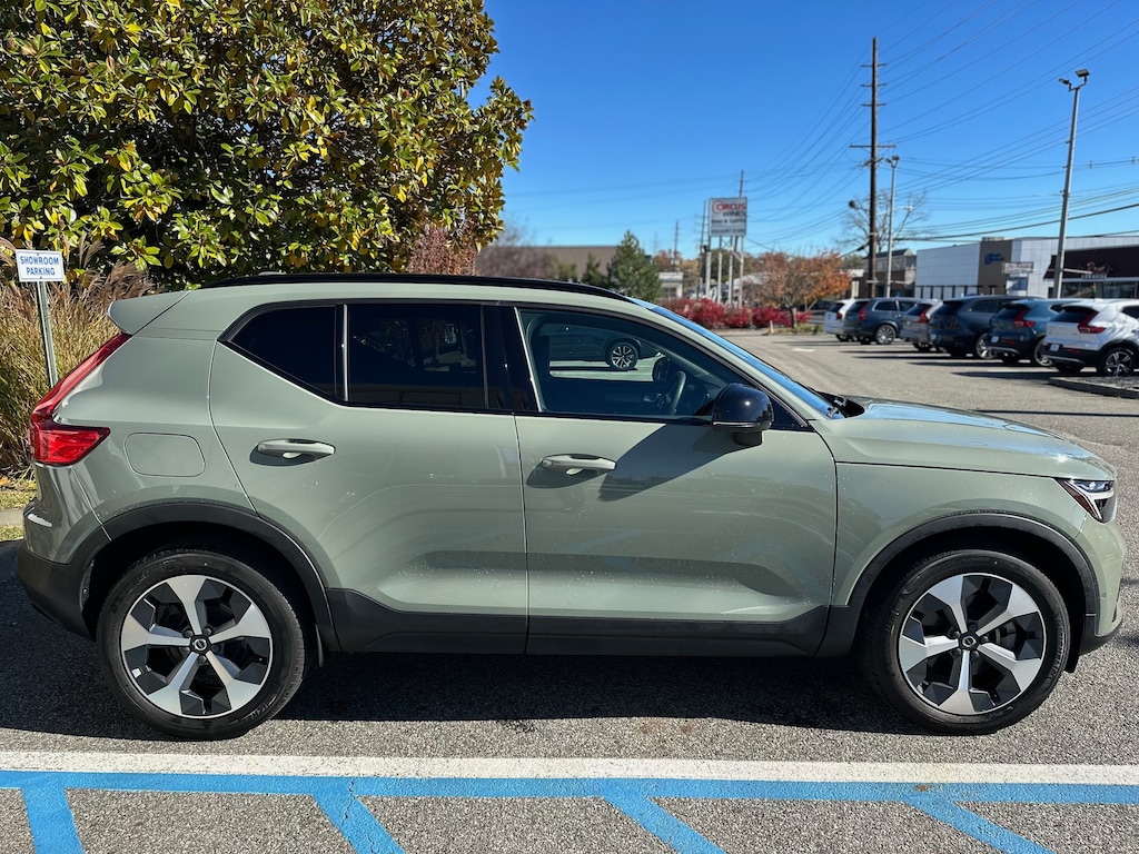 Used 2023 Volvo XC40 B5 AWD Plus Dark SUV