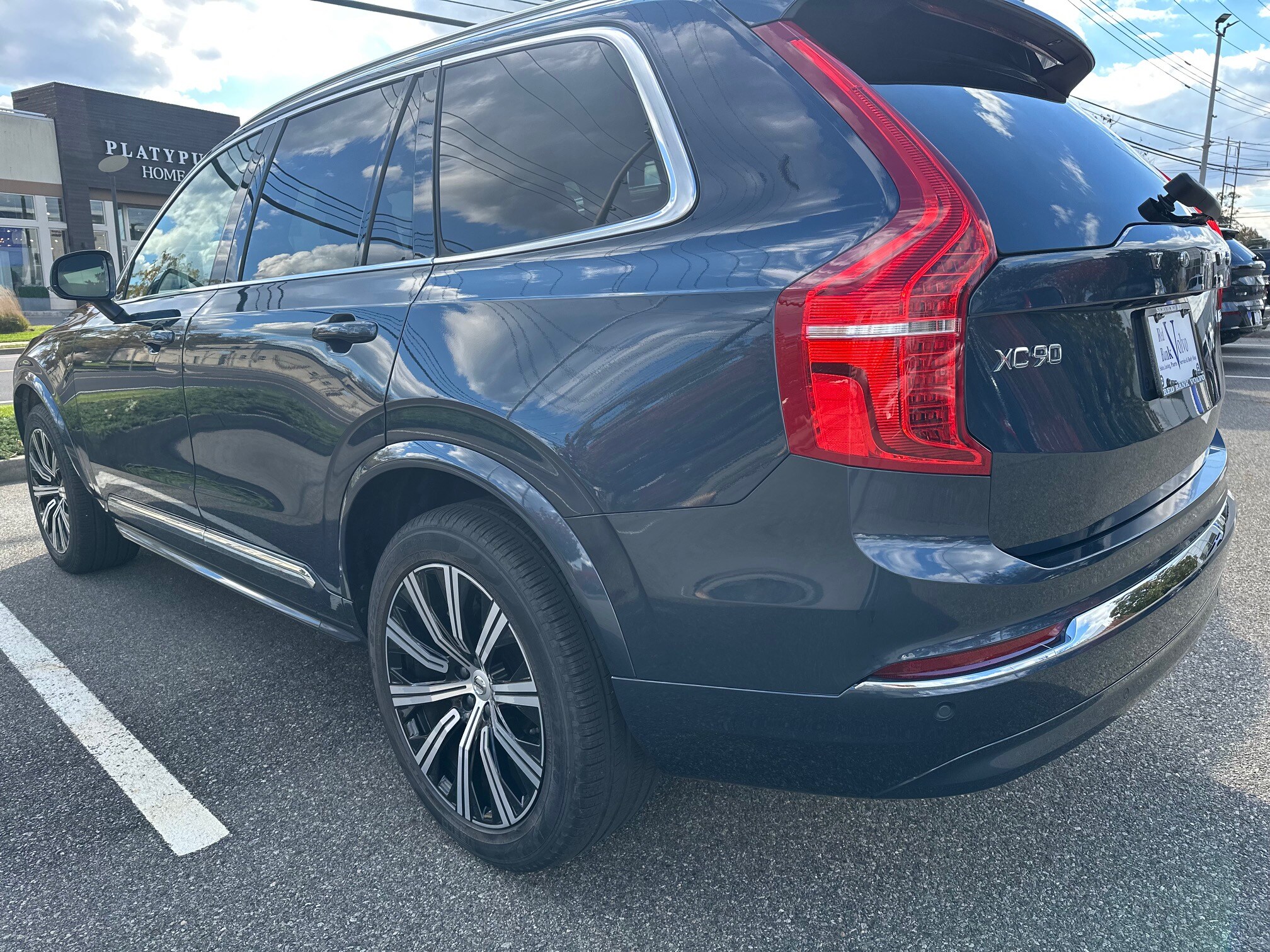 2025 Volvo XC90 Core photo 2