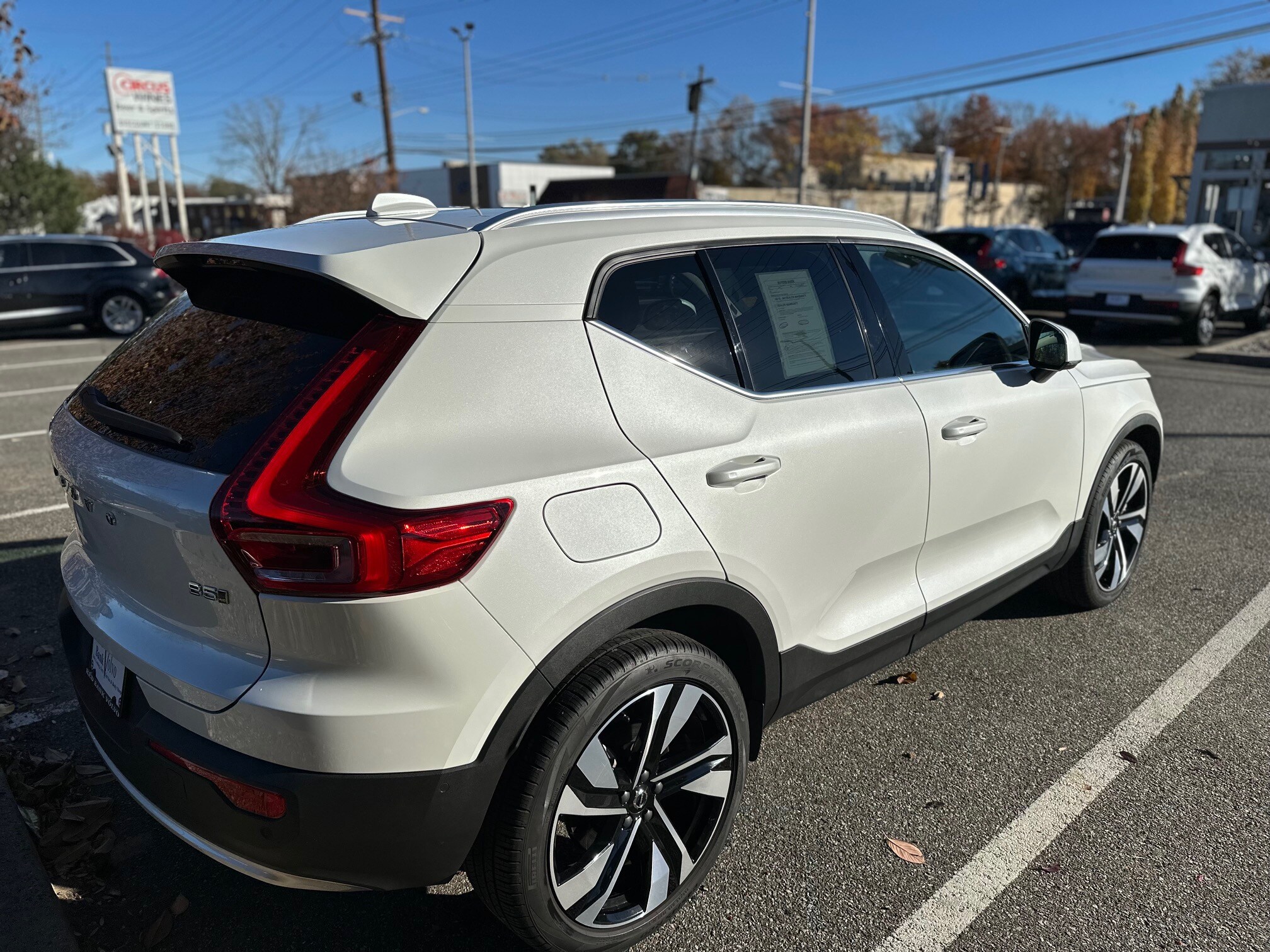 2025 Volvo XC40 Plus photo 3