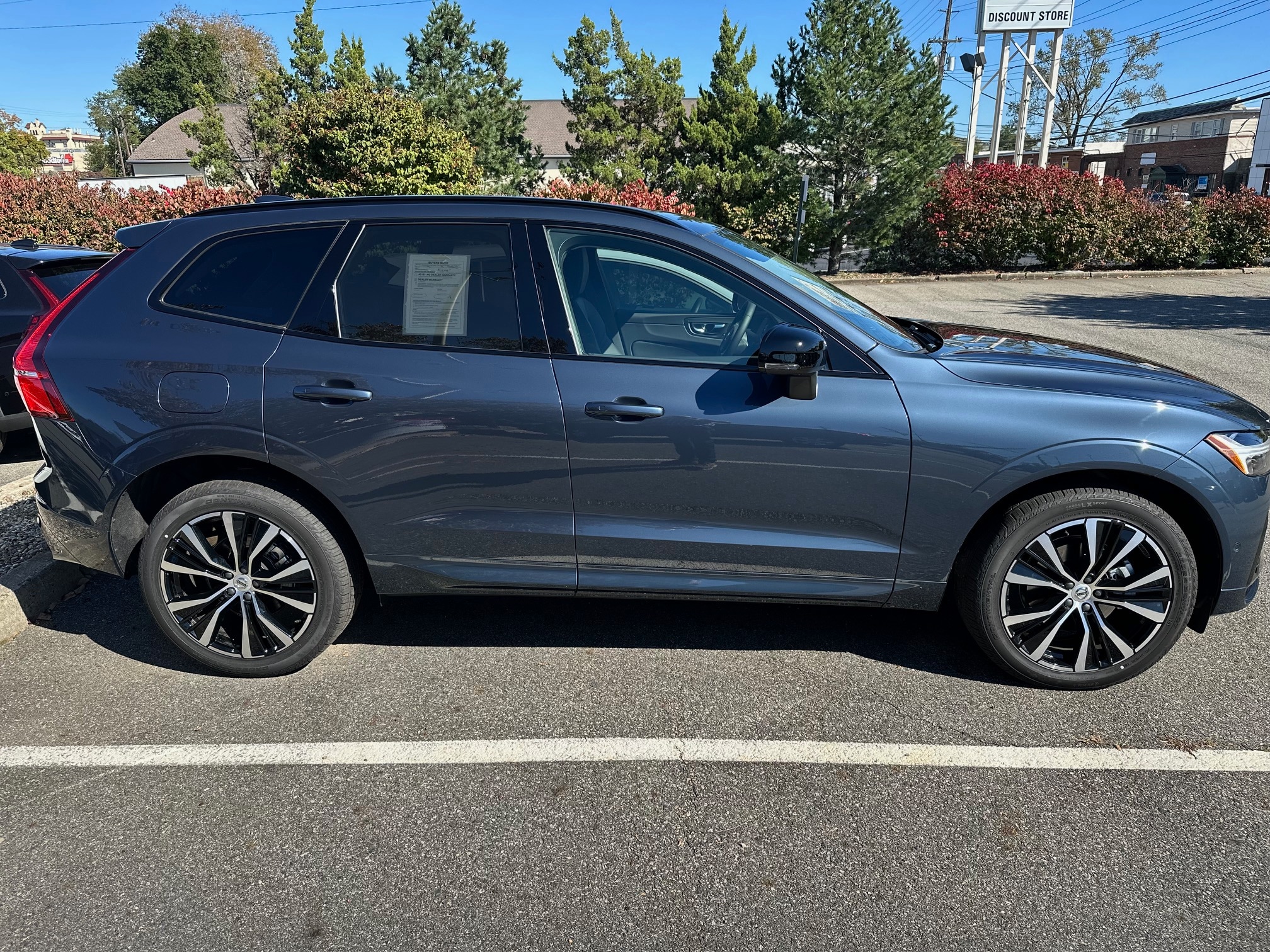 2025 Volvo XC60 B5 Plus photo 3
