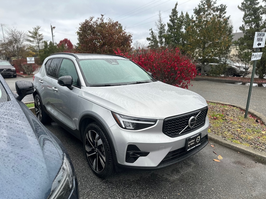 Certified 2025 Volvo XC40 B5 Plus Dark Theme SUV