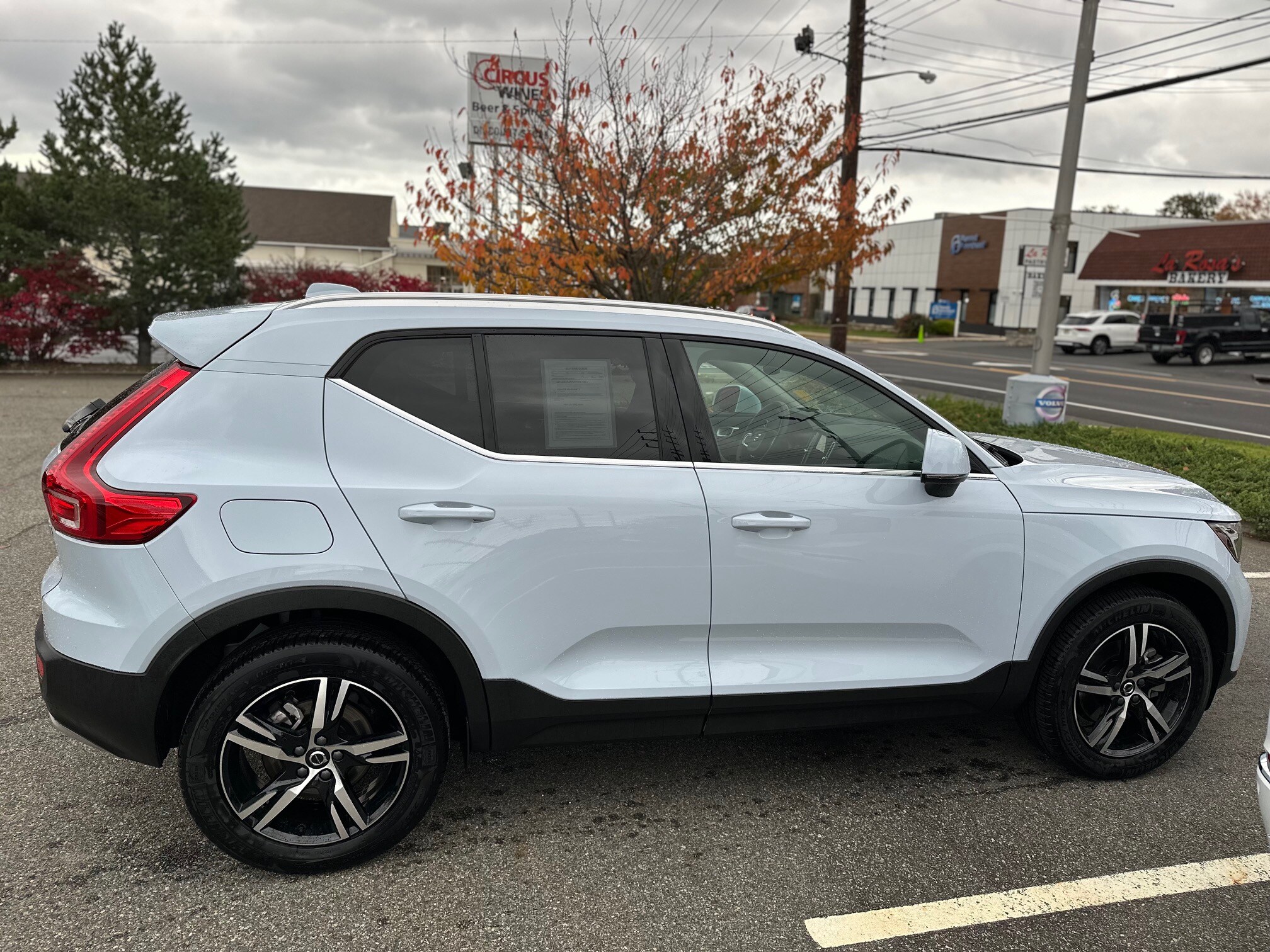 2025 Volvo XC40 Core photo 4