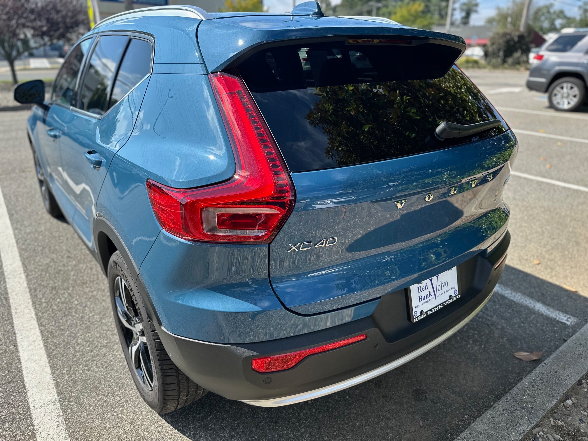 2025 Volvo XC40 Core photo 3