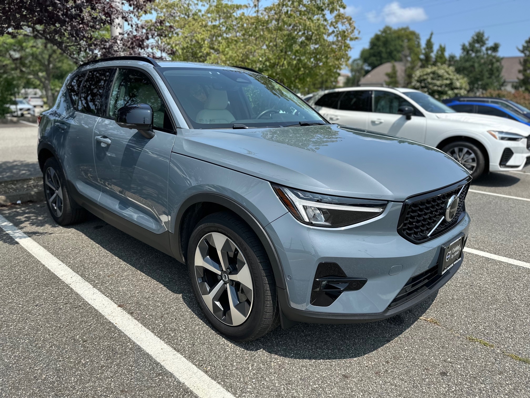 2023 Volvo XC40 B5 AWD Plus Dark