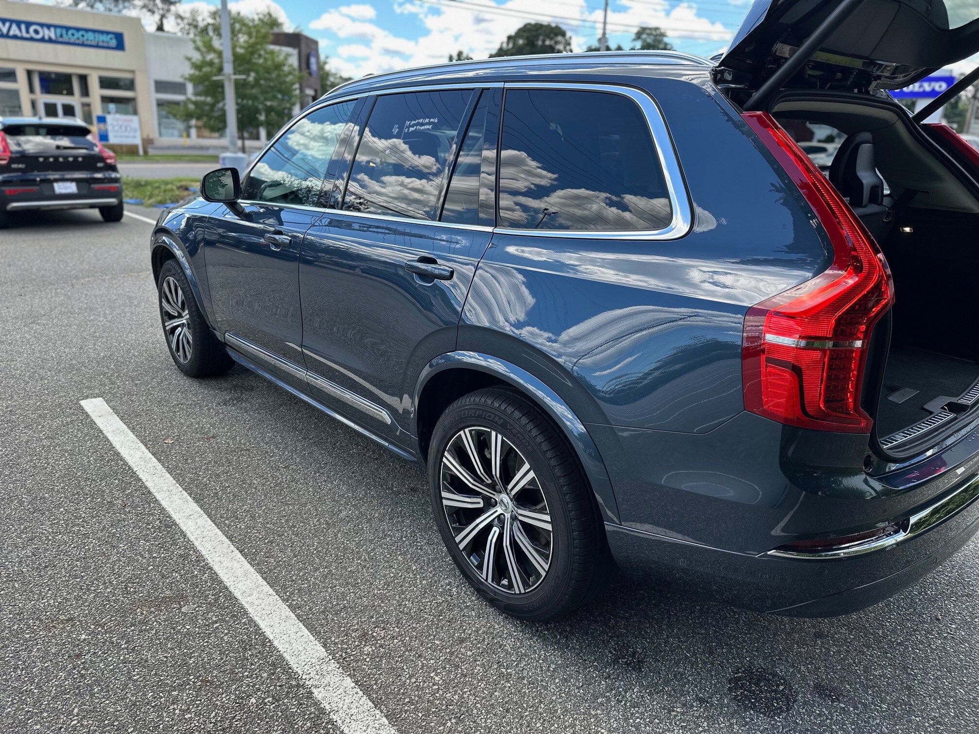 2025 Volvo XC90 B5 Core photo 4