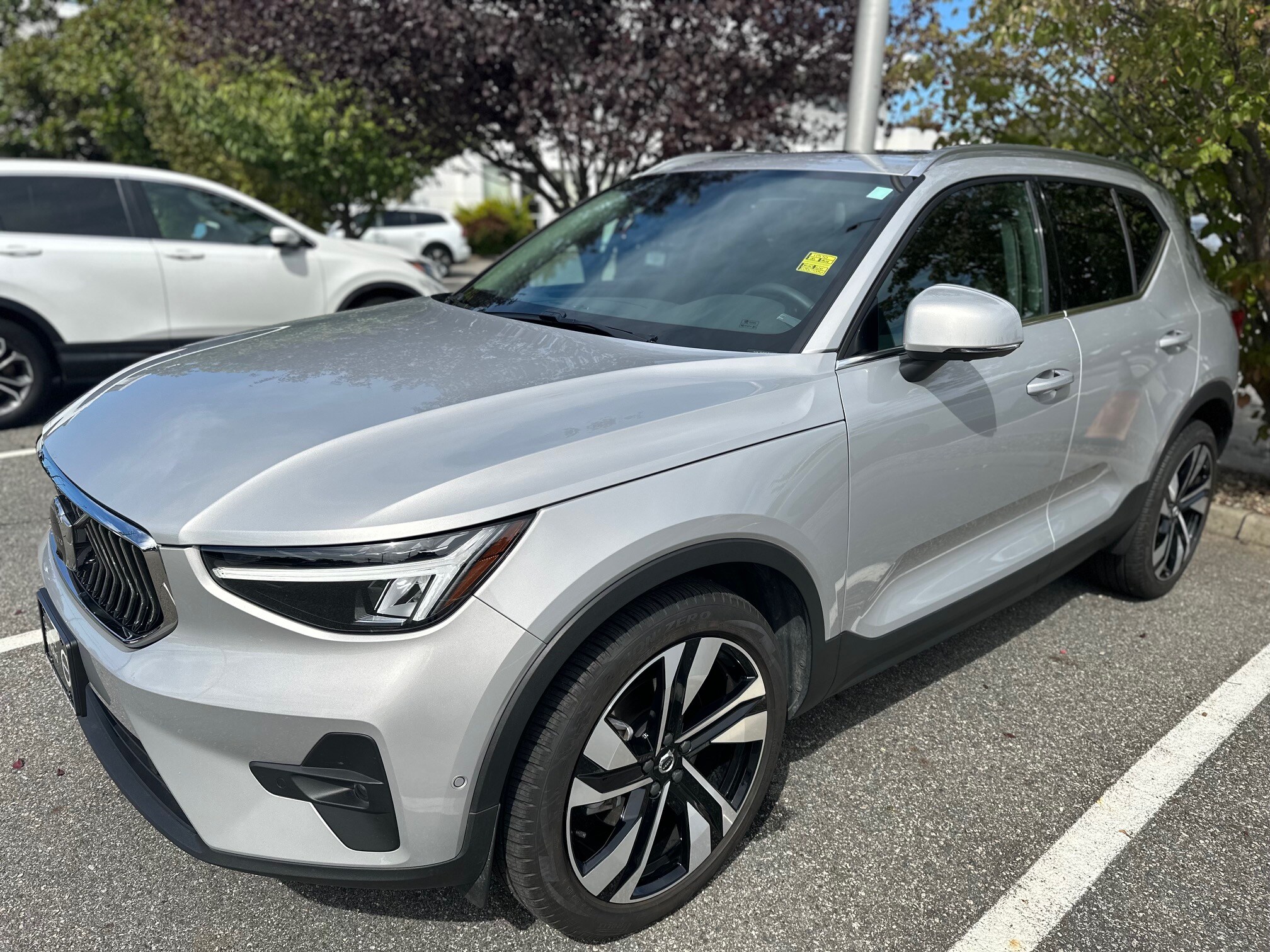 2025 Volvo XC40 Plus photo 2