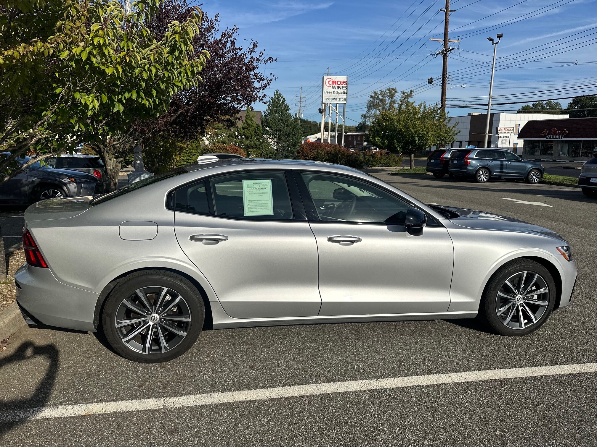 2022 Volvo S60 B5 Momentum photo 2