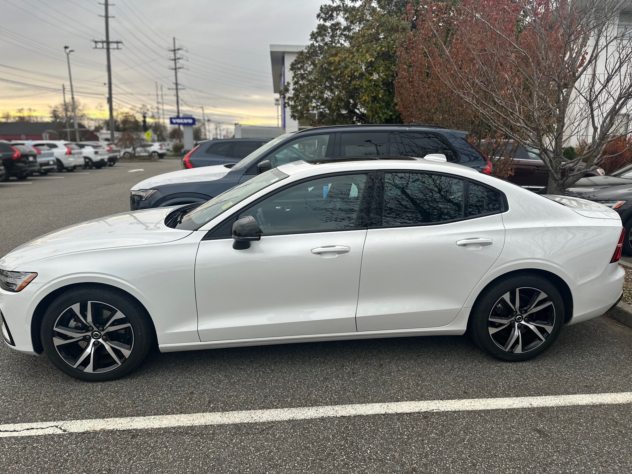 2025 Volvo S60 B5 AWD photo 4