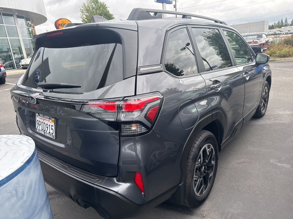 2025 Subaru Forester Premium photo 4
