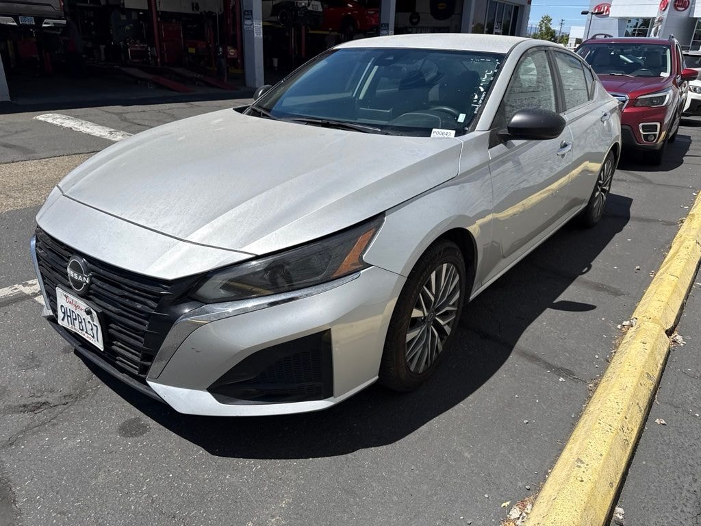 Used 2024 Nissan Altima 2.5 SV Sedan