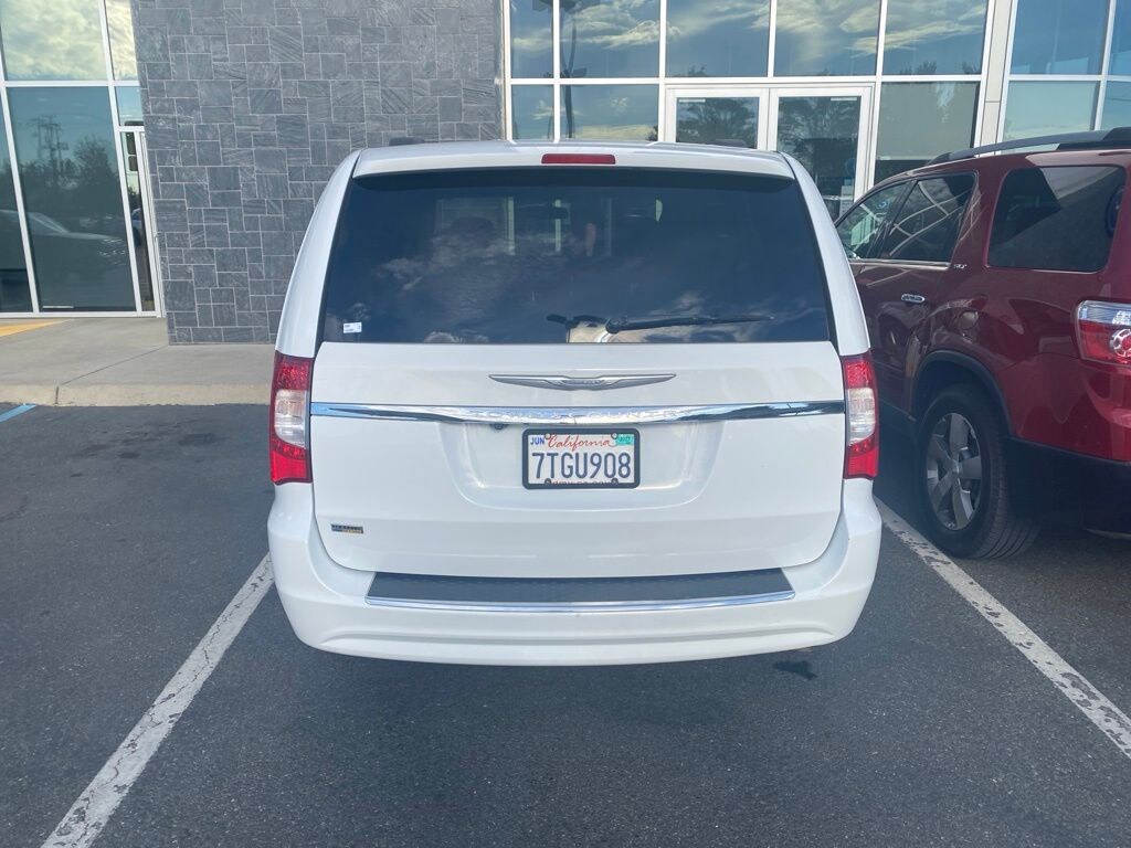 Used 2014 Chrysler Town & Country Touring Minivan/Van