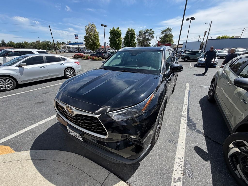 2021 Toyota Highlander XLE 4x2 V6's photo