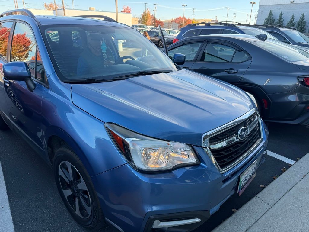 2017 Subaru Forester 2.5i Premium photo 2