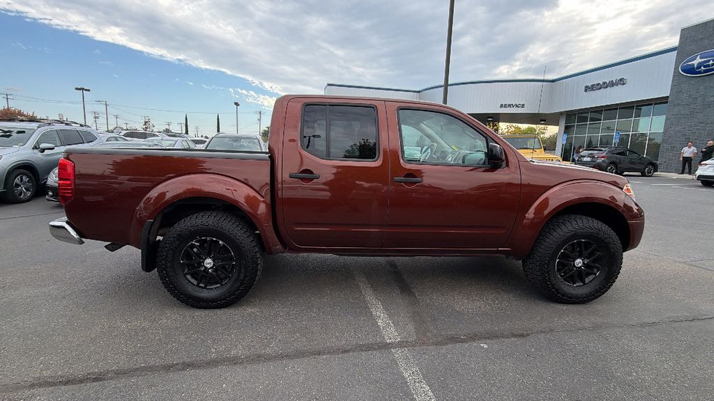 2017 Nissan Frontier SV photo 3